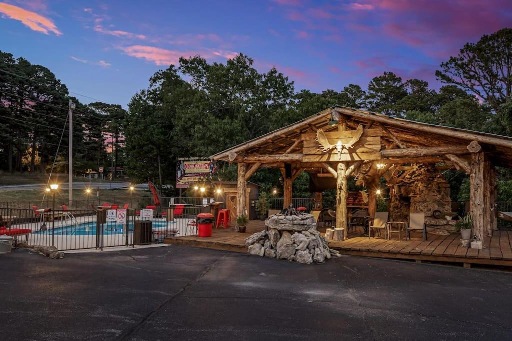 Stonegate Lodge 2 Queen Beds Wifi Tv Salt Water Pool Fire Pits #303 ユリーカ・スプリングス エクステリア 写真